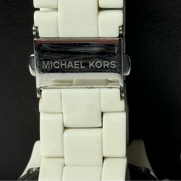 Micheal Kors Jet Set White Sports Watch w/ Box - Picture 13 of 16